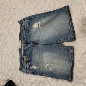 Medium wash, distressed Torrid jean shorts size 14!